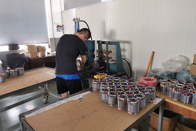 力矩電機控制器工作原理與電路特性